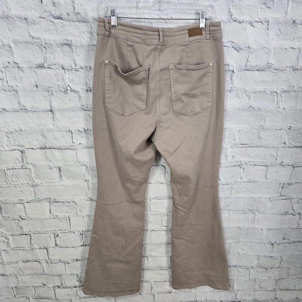 Judy Blue denim jeans Sz 14W tan garment dyed flare pants stretch A42 - Picture 3 of 3